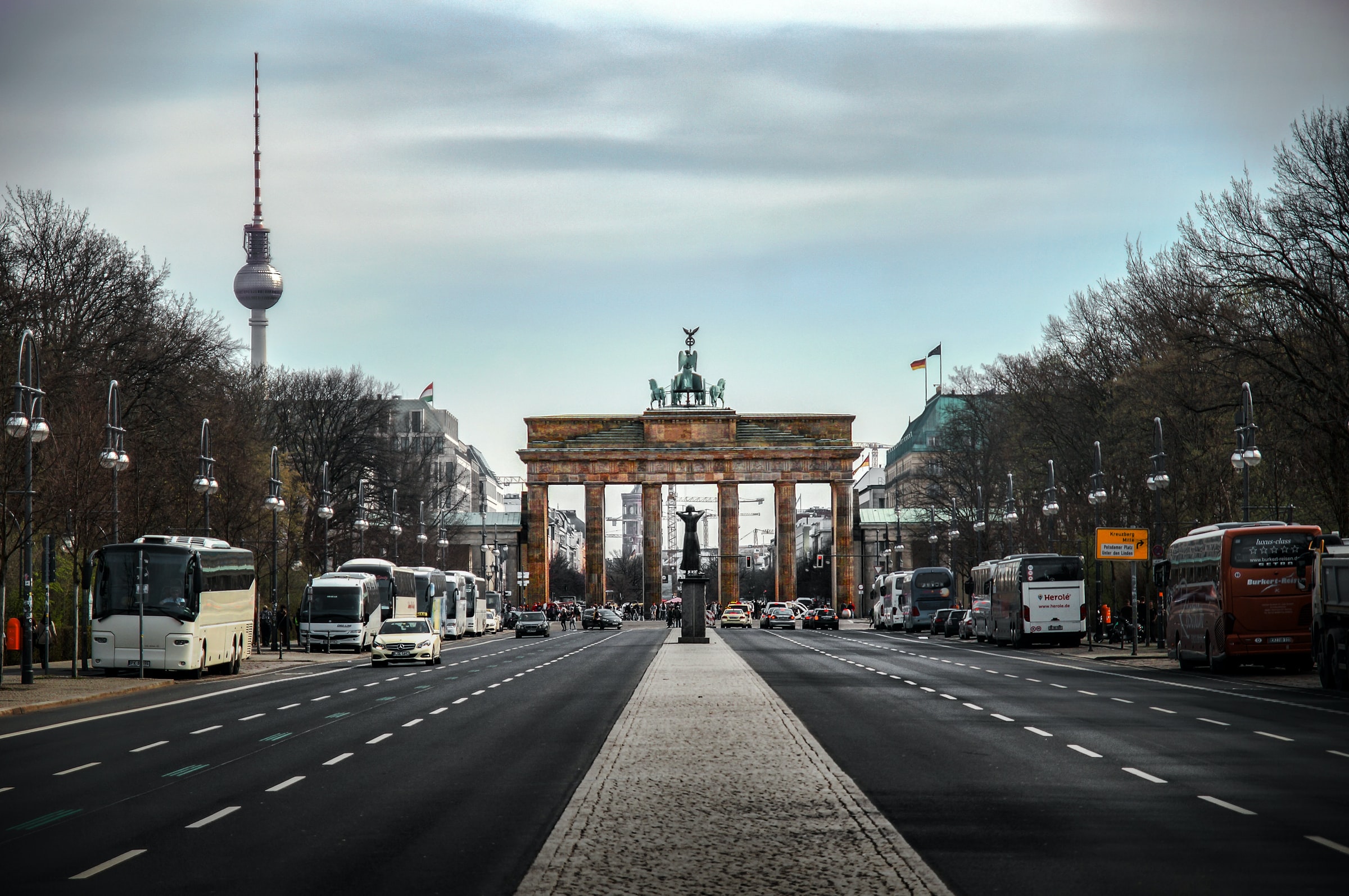 بوابة براندنبورغ في برلين رمز ألمانيا الوطني